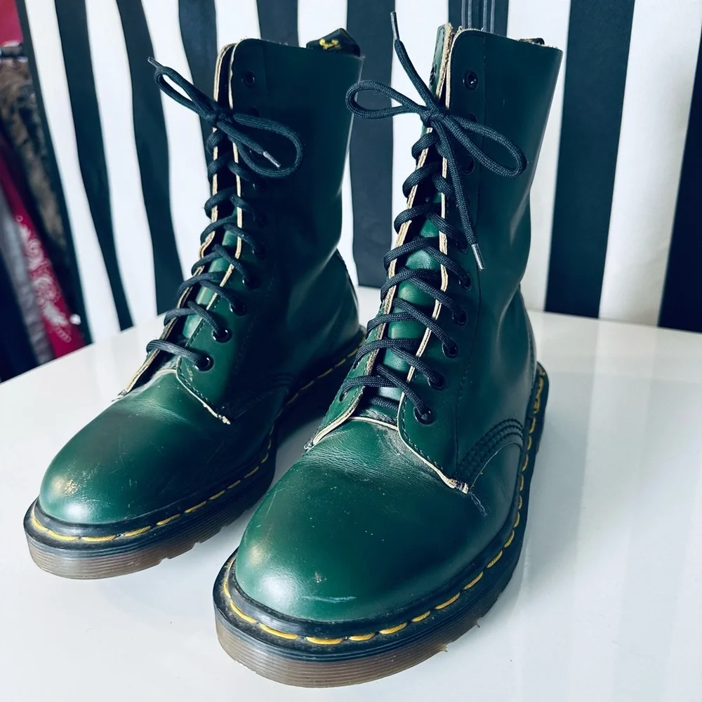 Dr Martens RARE Vintage green 10-eye 1490 Boots - England - Bouncing Soles